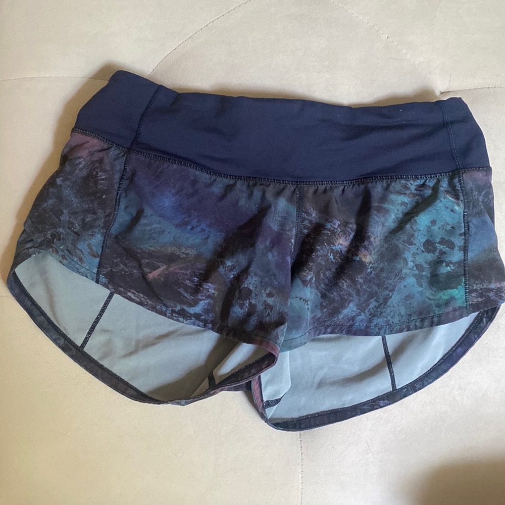 Lululemon Speed up Shorts 2.5”